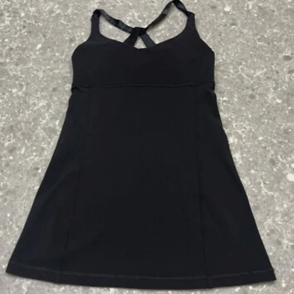 lululemon Scoop Me Up Tank top Sz 6,black Ribbon Twisted Back Detail